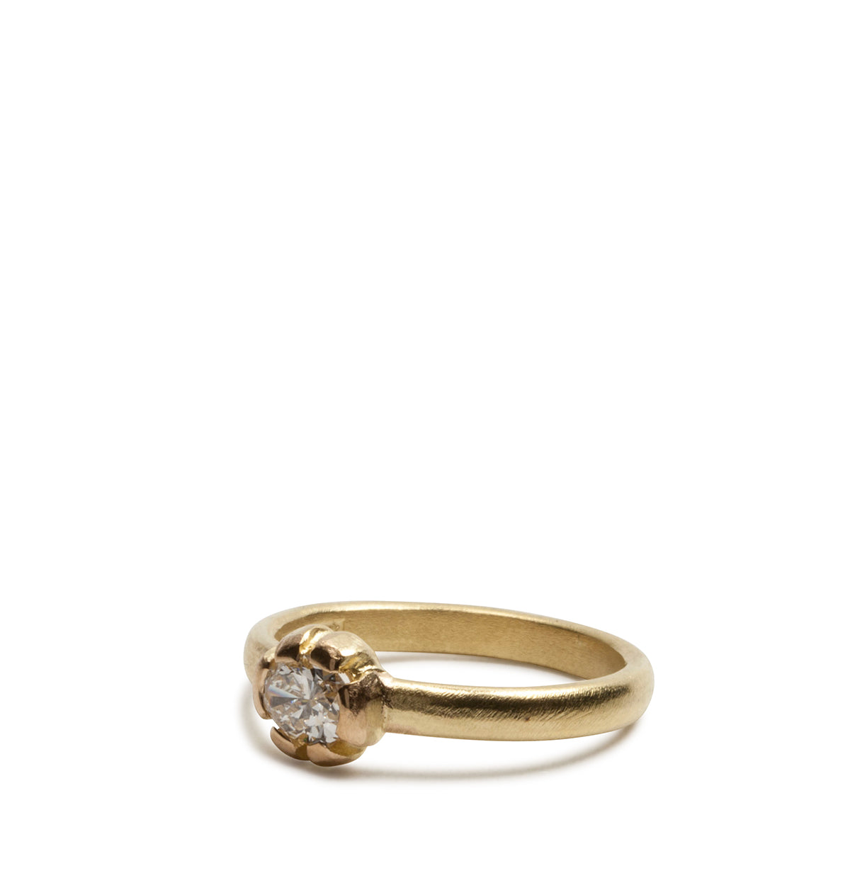 Filigraner 750 Goldring mit ovalem weißen Diamant